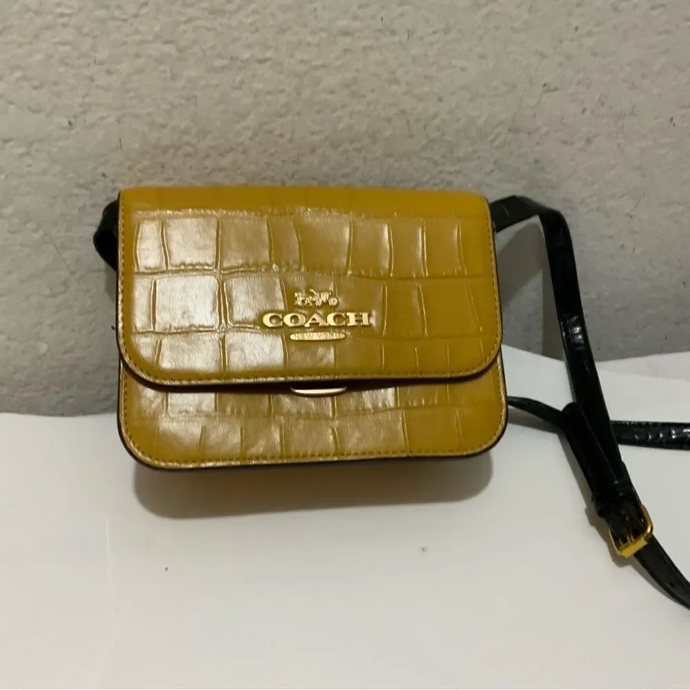 NWOT COACH Mini Brynn Crossbody Purse Crocodile Flax Leather Zip Push Lock C5627